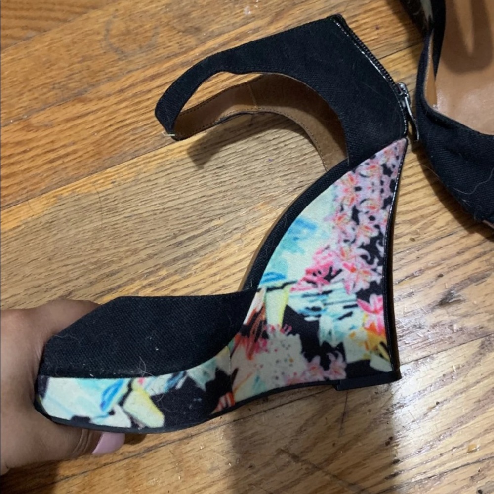 Cosmopolitan flower wedges